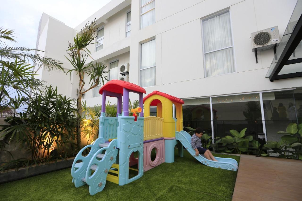 Luminor Hotel Purwokerto By Wh Exteriör bild