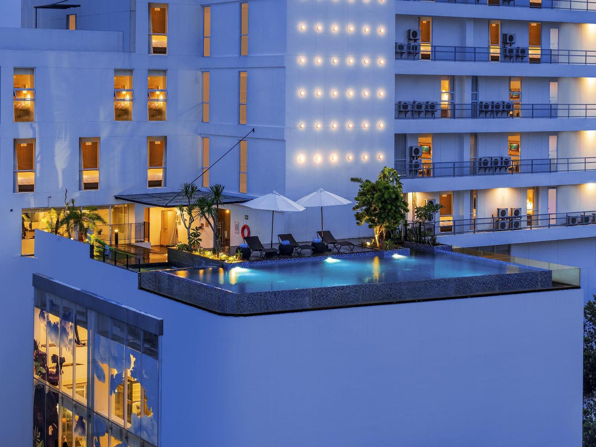 Luminor Hotel Purwokerto By Wh Exteriör bild