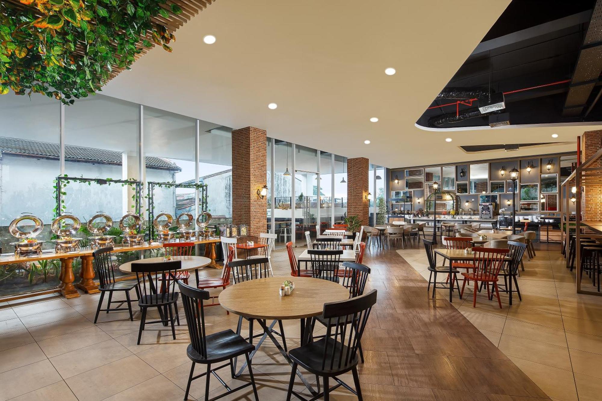 Luminor Hotel Purwokerto By Wh Exteriör bild